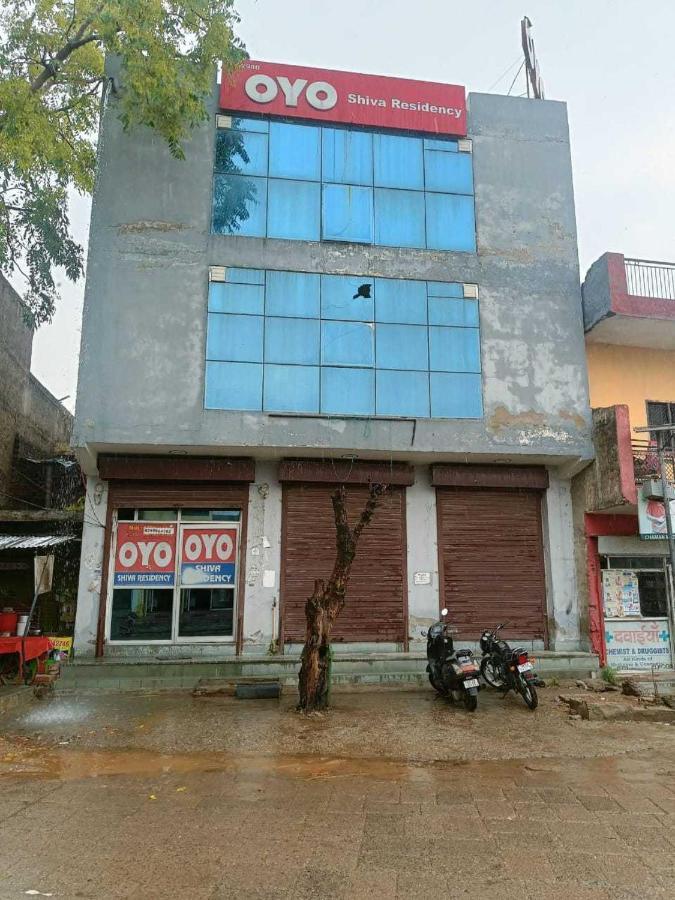 فندق Oyo Flagship 62980 Shiva Residency Garhi Harsaru المظهر الخارجي الصورة