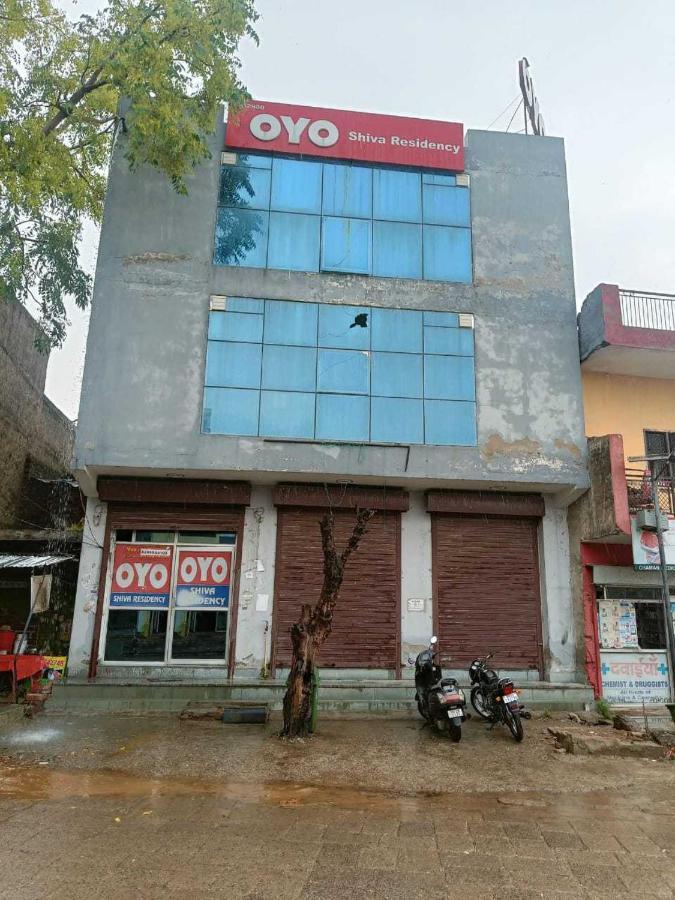 فندق Oyo Flagship 62980 Shiva Residency Garhi Harsaru المظهر الخارجي الصورة