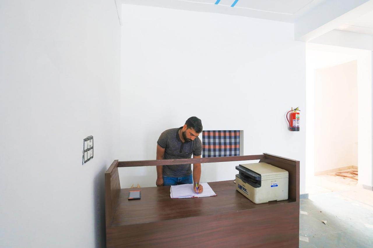 فندق Oyo Flagship 62980 Shiva Residency Garhi Harsaru المظهر الخارجي الصورة